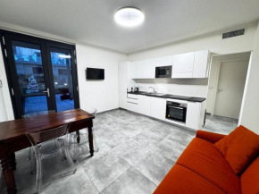 bilocale con patio privato